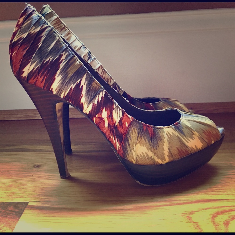Aldo Satin Pleated Peeptoe Platform Pumps Size 38